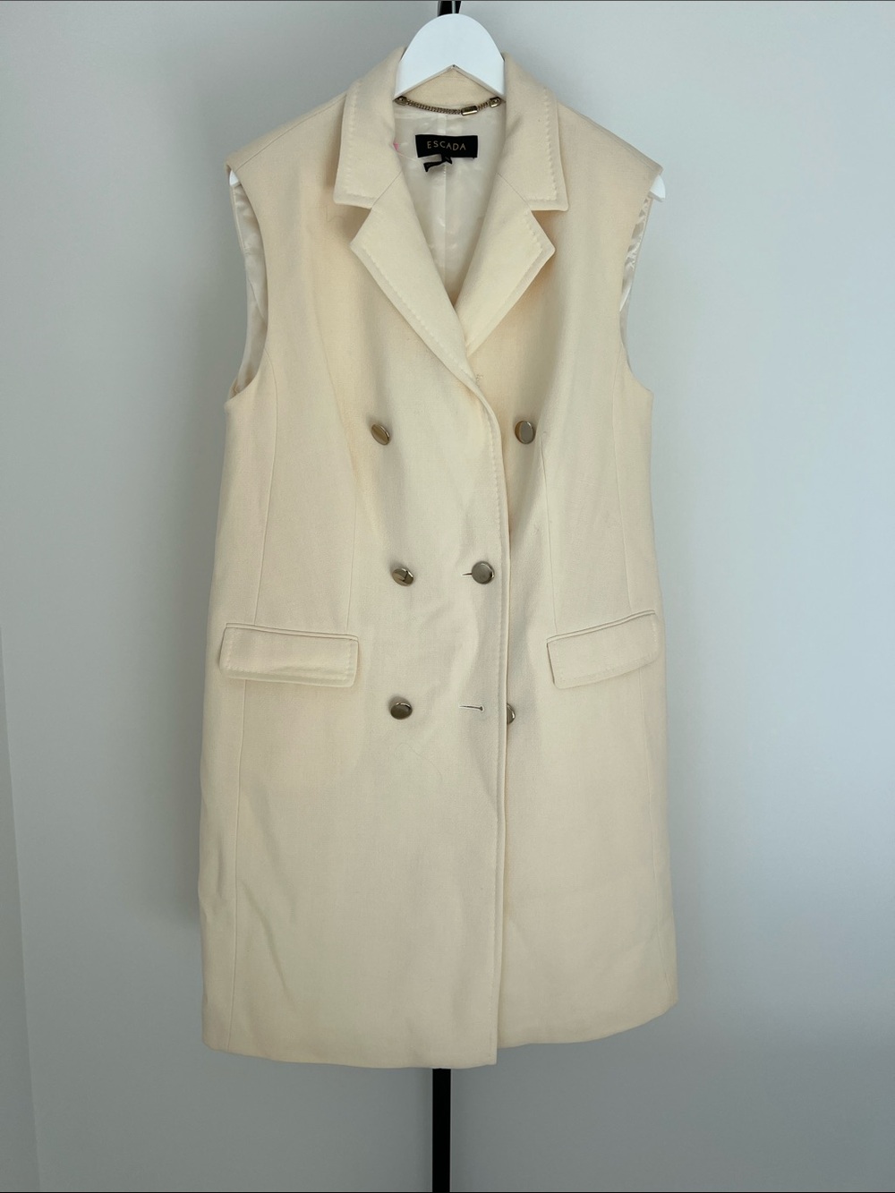 Escada Cream Double-Breasted Sleeveless Coat
